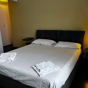 Appartement Sandra Flexyrent Wifi Charming Apt In Ticinese, Milan